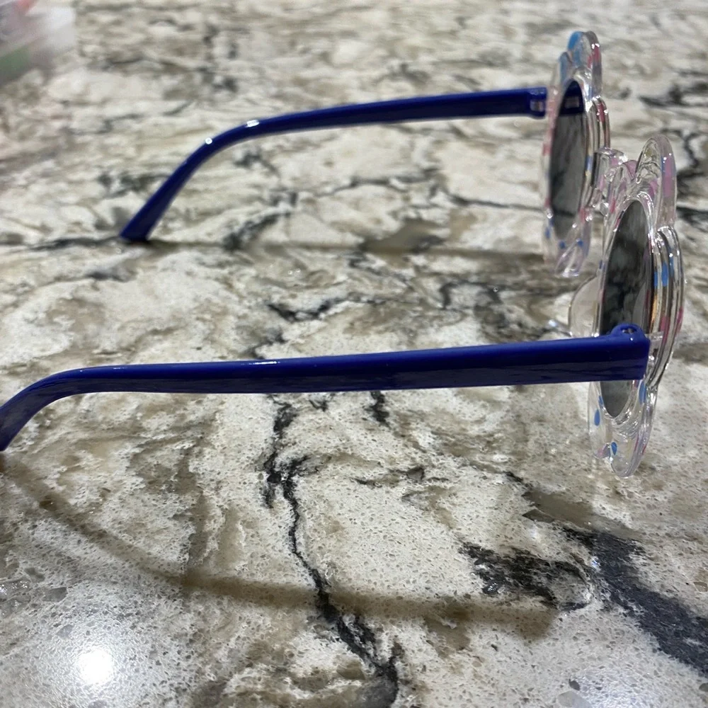 Girls flower shaped blue multi colored dot sunglasses